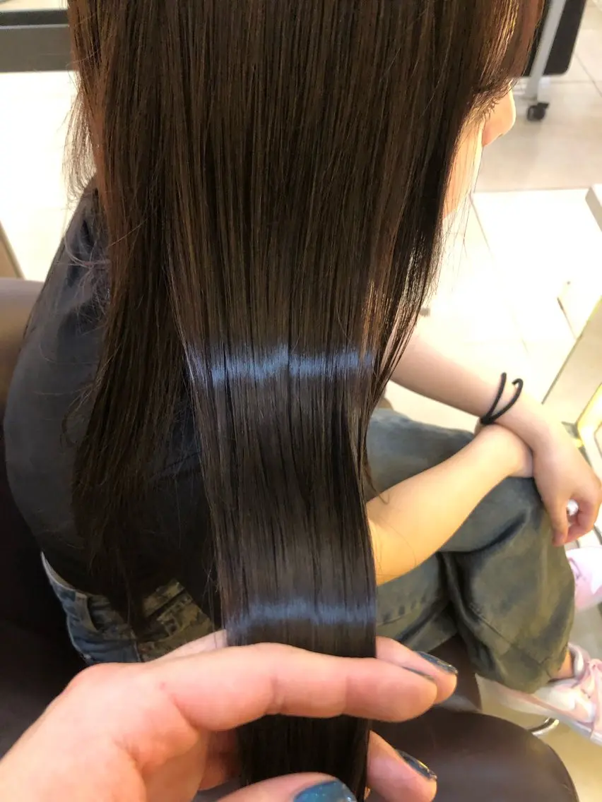 【 新規 人気Ｎｏ．２⠀】美容業界人気Ｎｏ．１のAujuaトリートメントを4ステップにわけつけていき髪の毛を補修しますの写真