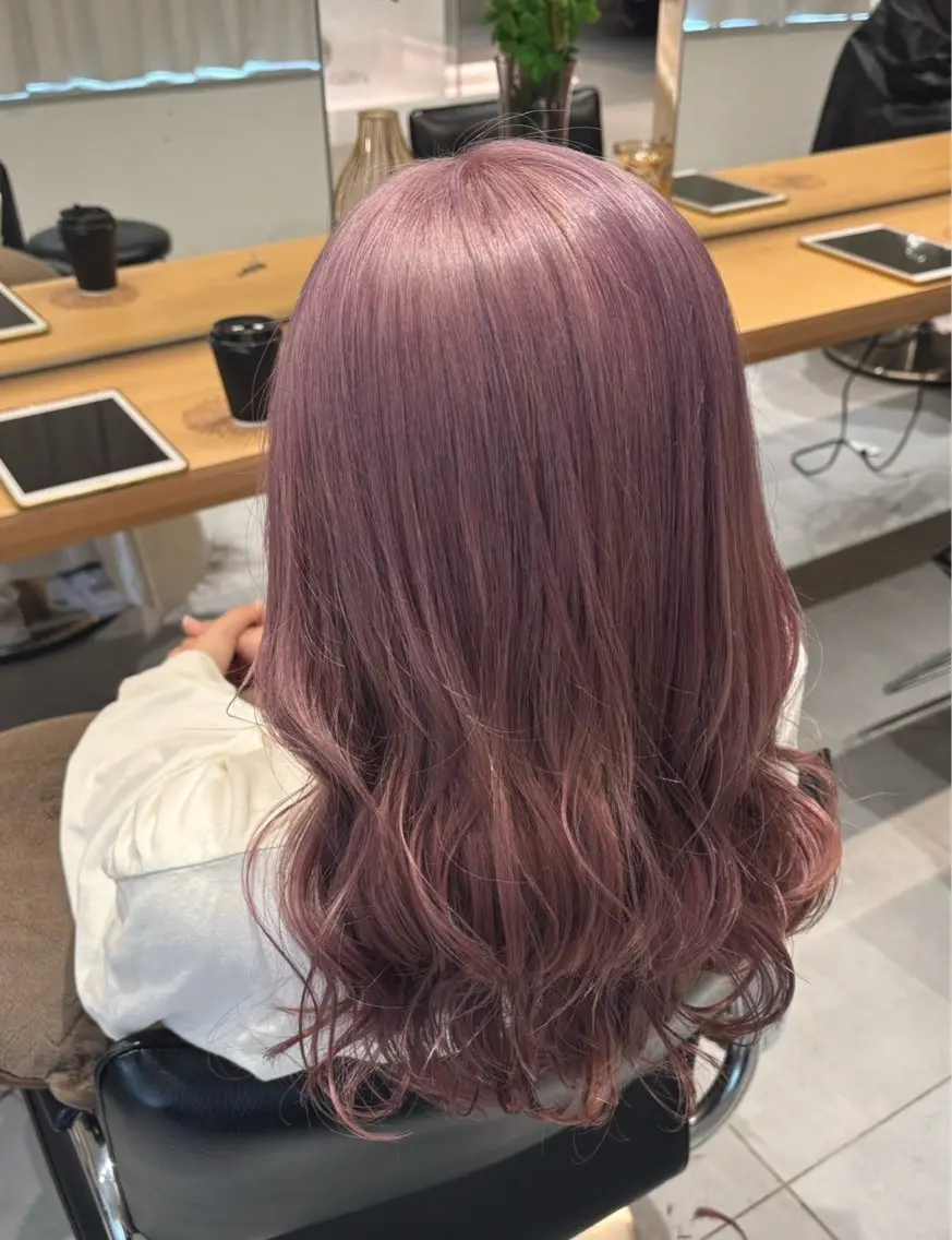 セミロング カラー ヘアアレンジ 色落ちまで可愛い💖 艶カラー✨くるみ🎀のヘアスタイル