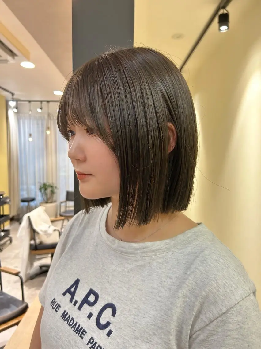 ショート カラー 切りっぱなしボブ ベージュカラー オリーブベージュ ボブ カット ヘアカラー トリートメント hubhair レイヤー/透明感のヘアスタイル