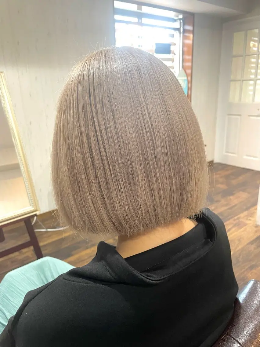 ミディアム カラー ベージュカラー ブリーチ ケアブリーチ ミルクティーベージュ カット ヘアカラー 西川 敏夫のヘアスタイル