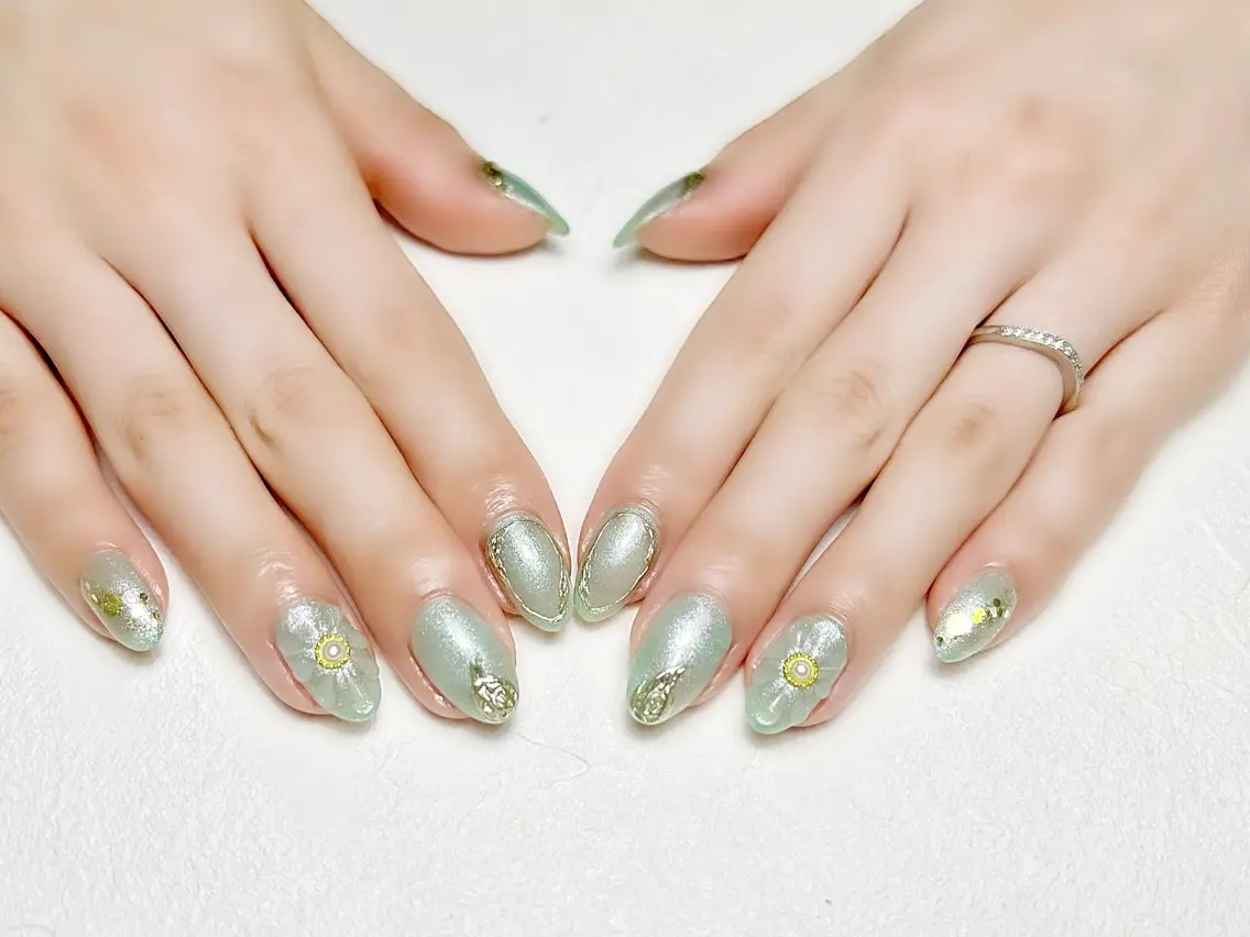ネイル フラワーネイル グリーン ラメ(グリッター) ミラーネイル ぷっくりネイル rouse nail RISATOのネイルデザイン