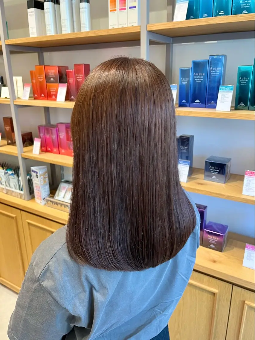 セミロング カラー ベージュカラー 透明感カラー イルミナカラー カット ヘアカラー トリートメント 葉田 綾乃のヘアスタイル