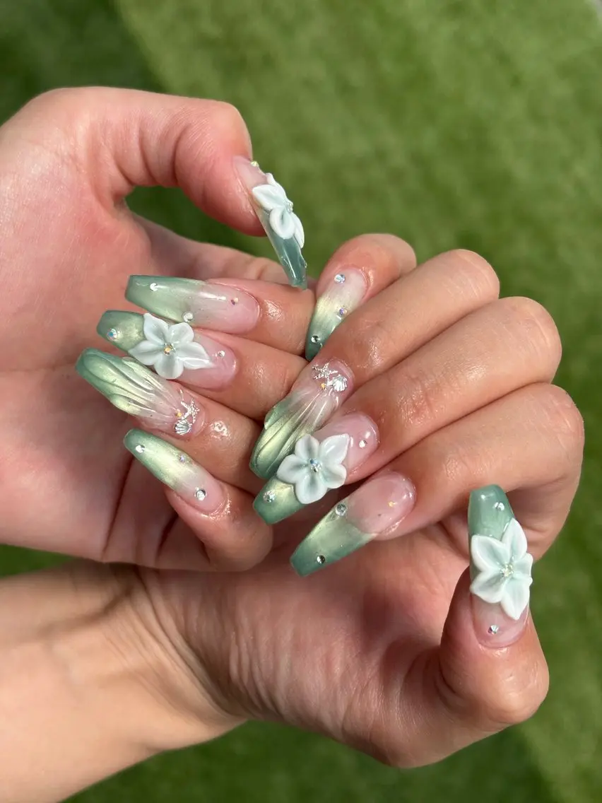 ネイル ハンドネイル フットネイル ✴︎ Delightのネイルデザイン