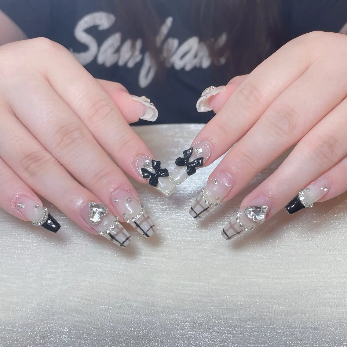 ネイル アートネイル オーロラネイル フラッシュネイル ガーリー キラキラネイル ハンドネイル Una NAILMANAMIのネイルデザイン