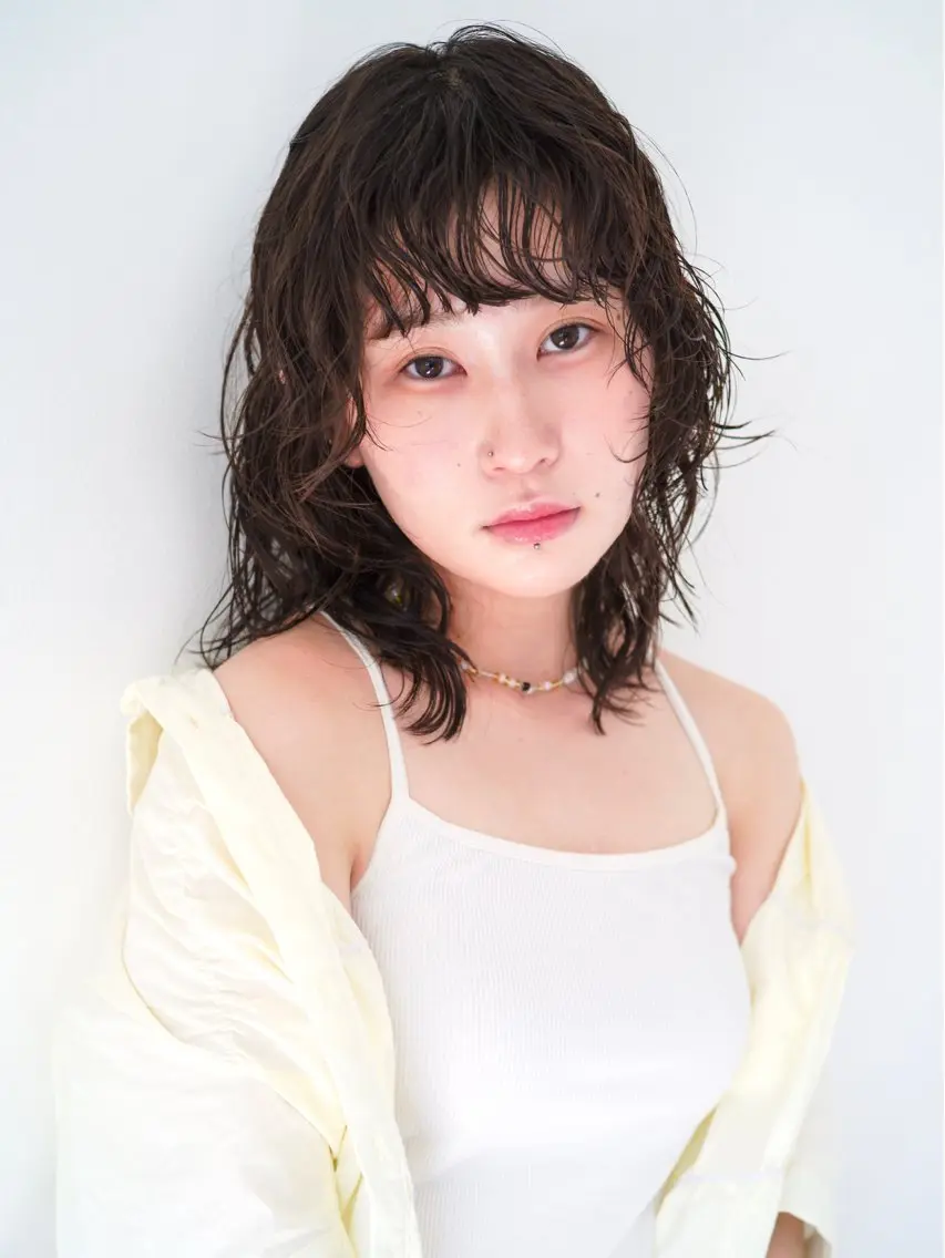 ミディアム パーマ ミディアムレイヤー ミディアムパーマ レイヤーカット tetohair 森田浩平のヘアスタイル