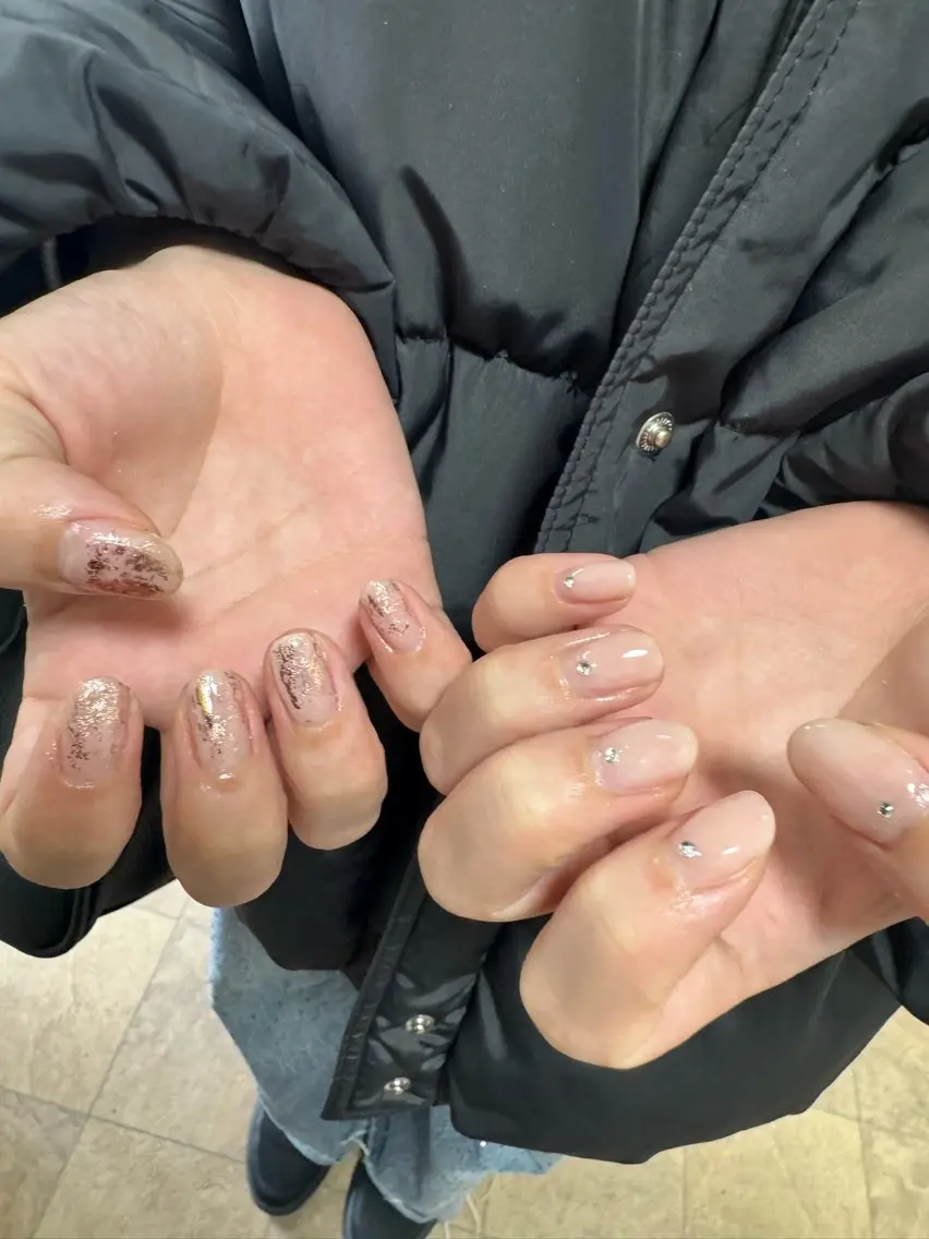 (オフなし)アシメネイル💅片手デザインニュアンス💅もうひとつの片手ワンカラー🌷平日価格⚠️土日祝+500円の写真