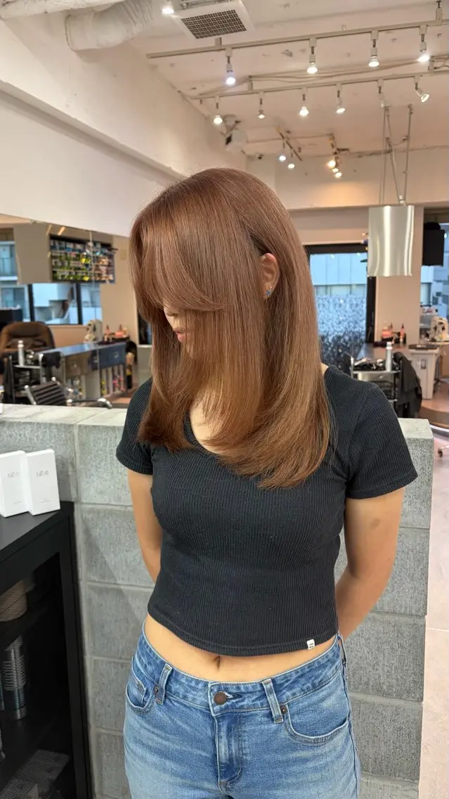ミディアム カラー ミディアムレイヤー ベージュカラー ピンクカラー ピンクベージュ レイヤーカット ヘアカラー トリートメント 🏹MIYU￤抜け感 ×柔らかカラーのヘアスタイル