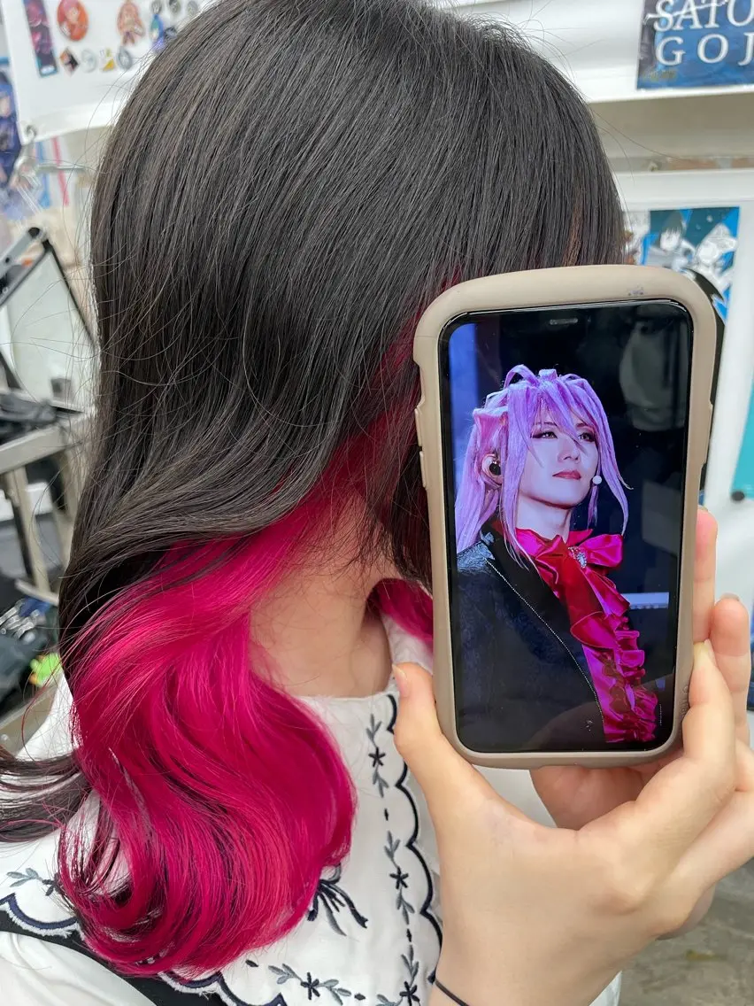ミディアム カラー インナーカラー ピンクカラー ヘアカラー インナーカラー 推し ブリーチ 髪質改善のヘアスタイル