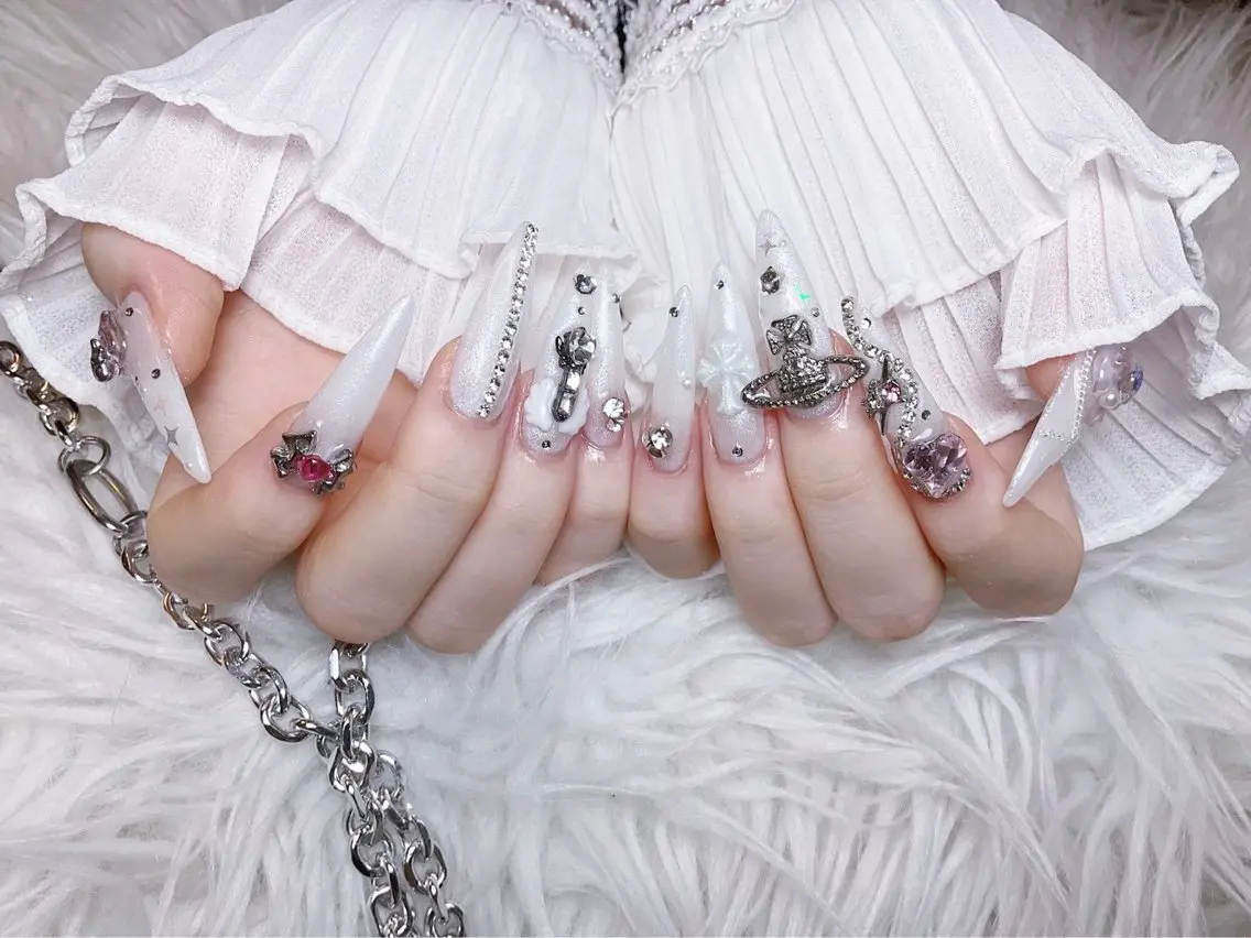 ネイル チークネイル 長さ出し フラワーネイル フレンチネイル ガーリー ハンドネイル NEW NAIL 池袋のネイルデザイン