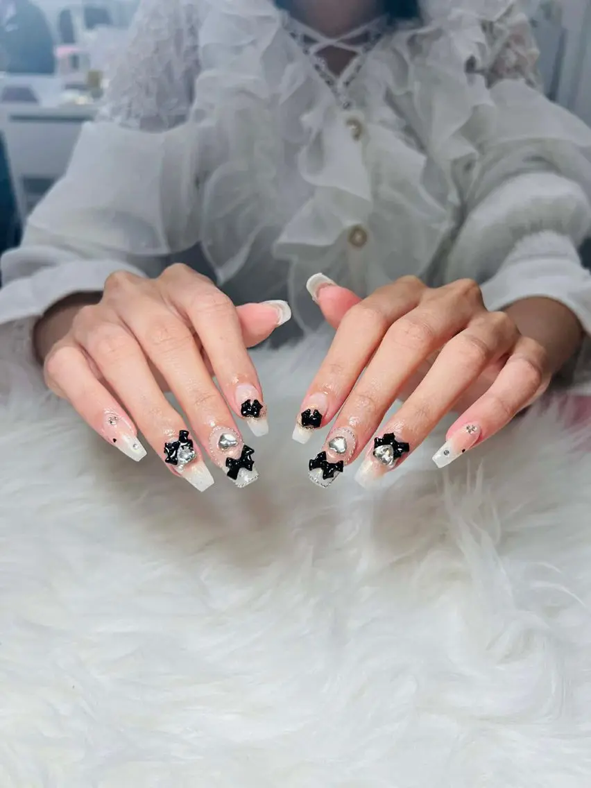 ネイル AURA NAILのネイルデザイン
