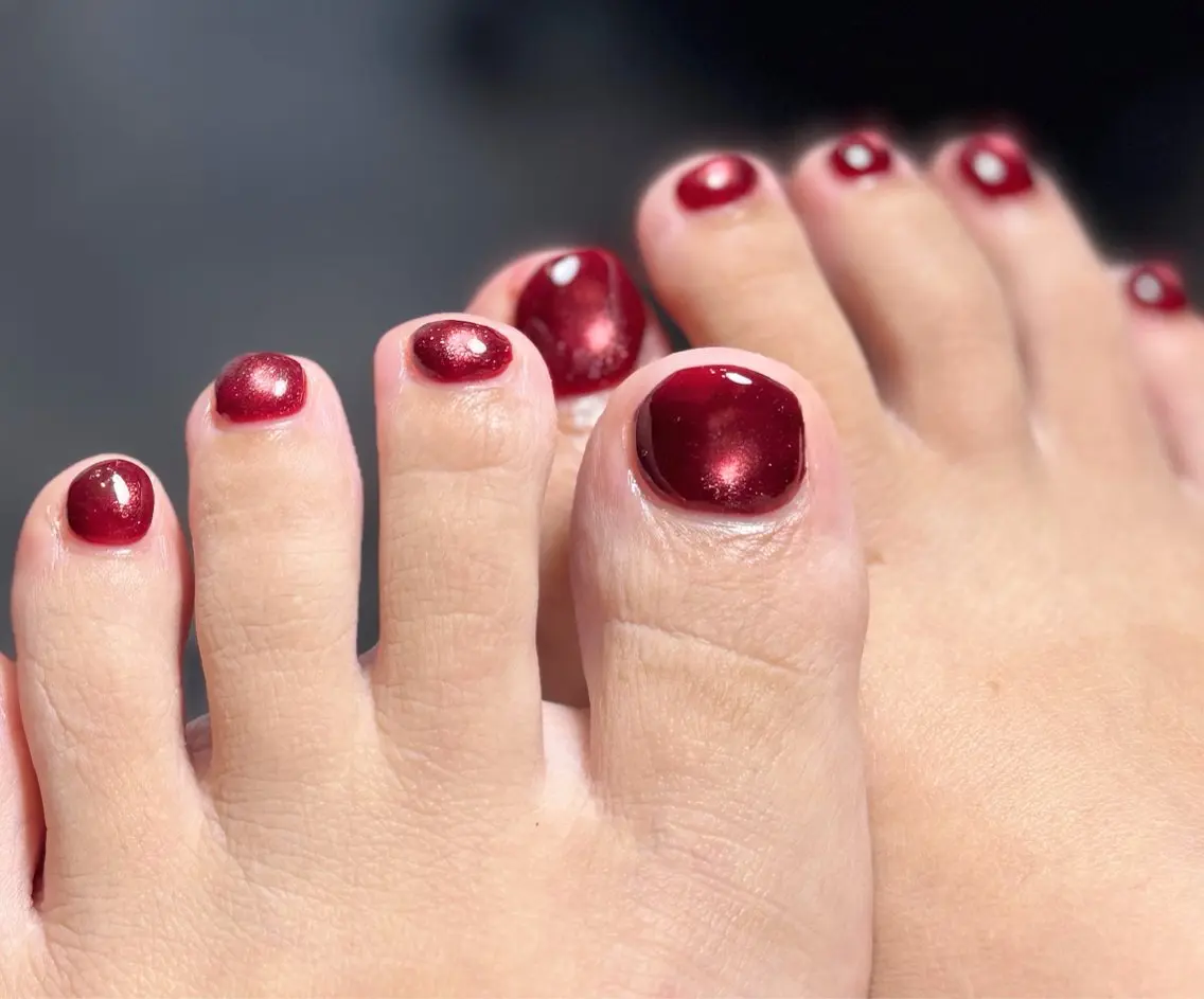 ネイル フットネイル ジェルネイル マグネットネイル メンズネイル 赤色 フットネイル MIMnail メンズネイリストのネイルデザイン