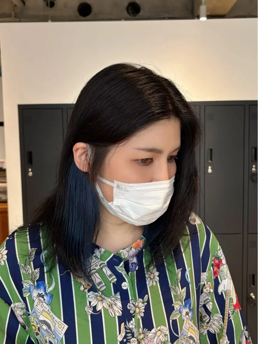 セミロング カラー ブリーチ ブルーカラー ダブルカラー イヤリングカラー インナーカラー ヘアカラー 🌊インナーカラー 🐬櫻井海星のヘアスタイル
