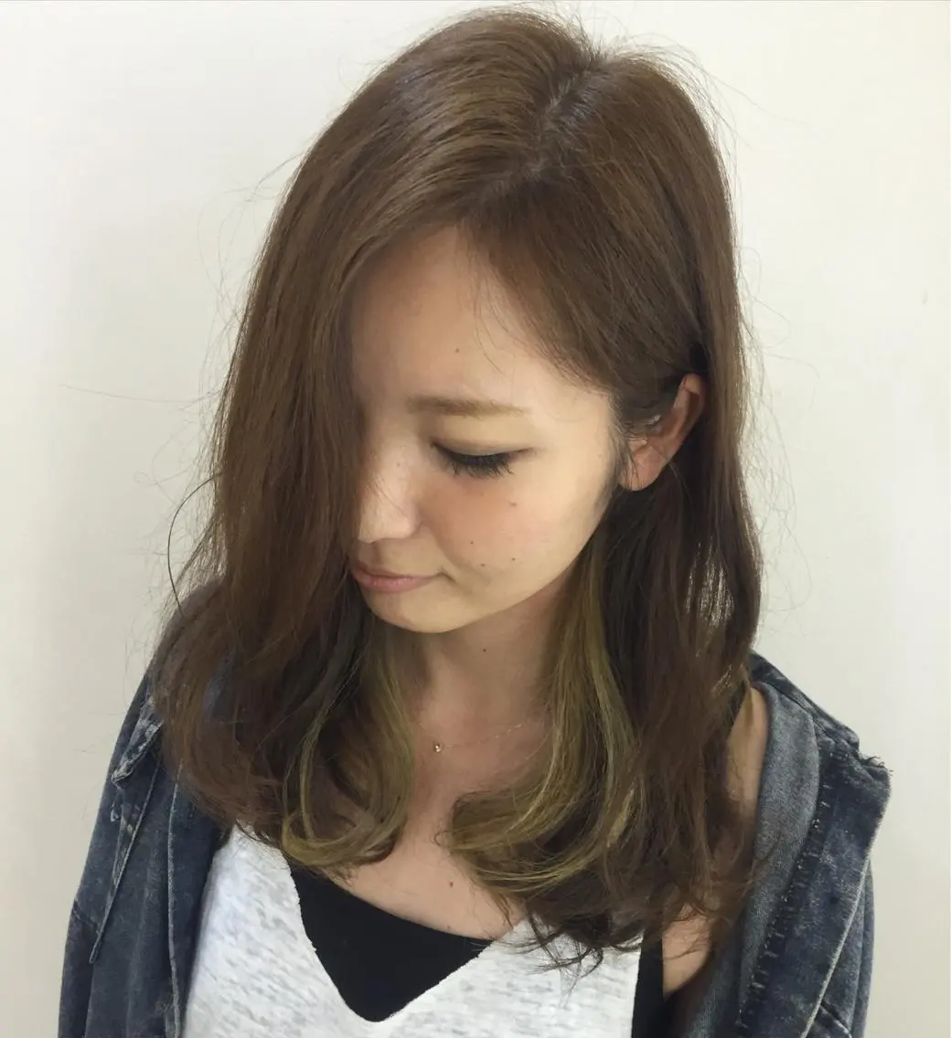 ミディアム セミロング カラー ベージュカラー インナーカラー ハイトーン/ショート 村上淳乃🐥のヘアスタイル