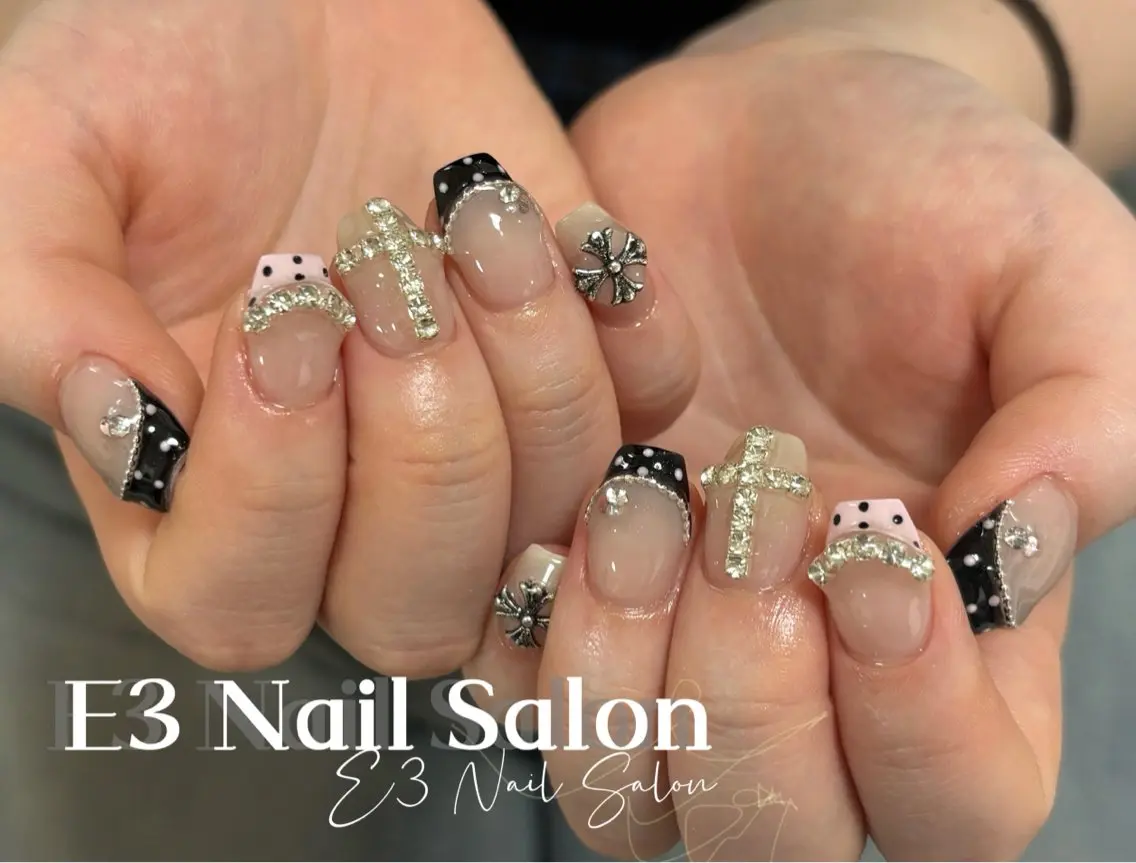 ネイル オーロラネイル フレンチネイル ジェルネイル ガラスフレンチ グラデーション ハンドネイル E3 Nail Salonのネイルデザイン