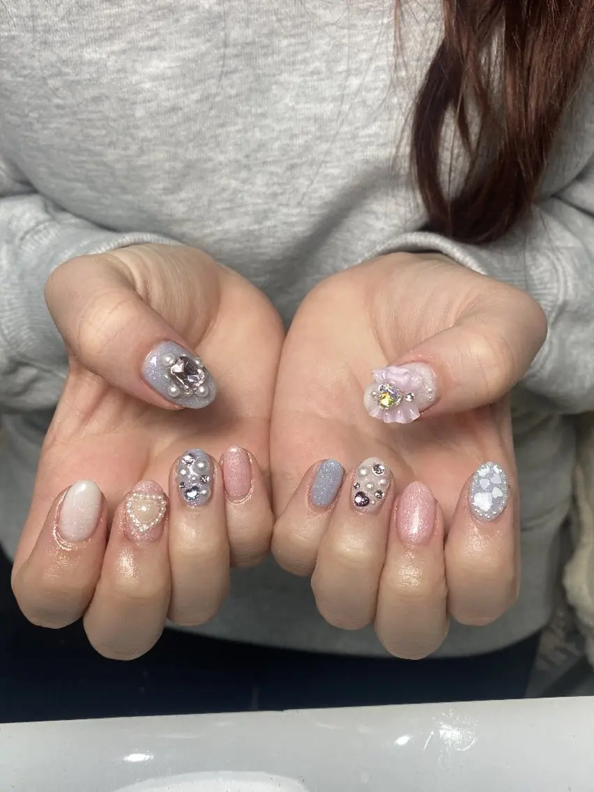 ネイル チークネイル 長さ出し フレンチネイル ジェルネイル キラキラネイル ハンドネイル UM Nail Salonのネイルデザイン