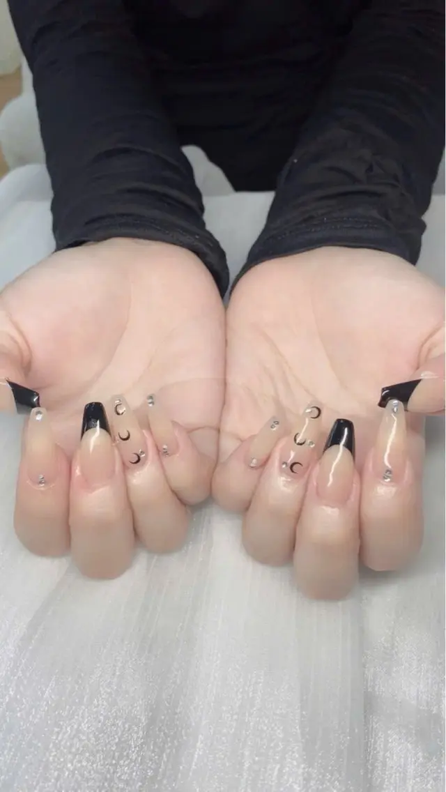 ネイル フレンチネイル グラデーション キラキラネイル 韓国ネイル マグネットネイル ハンドネイル ハンドケア Hara Nail 【持ち込みOK】のネイルデザイン