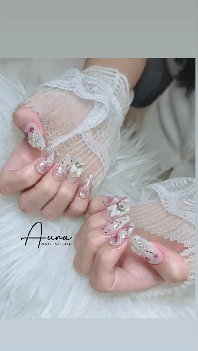 ネイル ガーリー ハート 韓国ネイル ロングネイル ピンク ハンドネイル Aura Nail Studioのネイルデザイン