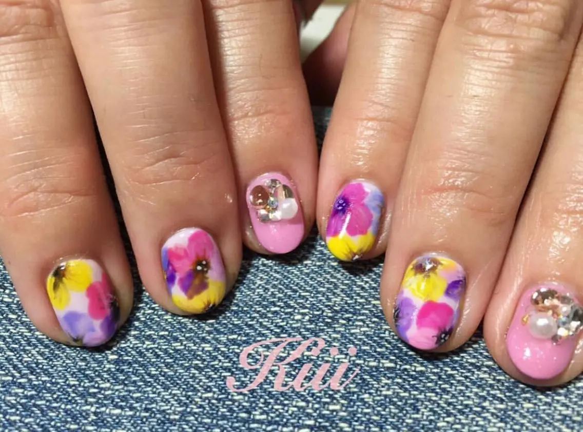 ネイル フラワーネイル ハンドネイル フットネイル kiii.__ ✴︎*のネイルデザイン