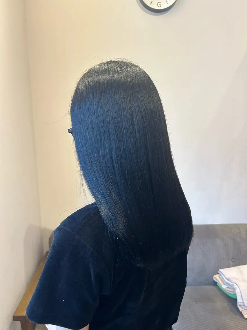 セミロング カラー 黒髪 ブルーカラー ブルーブラック 田中 琴鈴のヘアスタイル