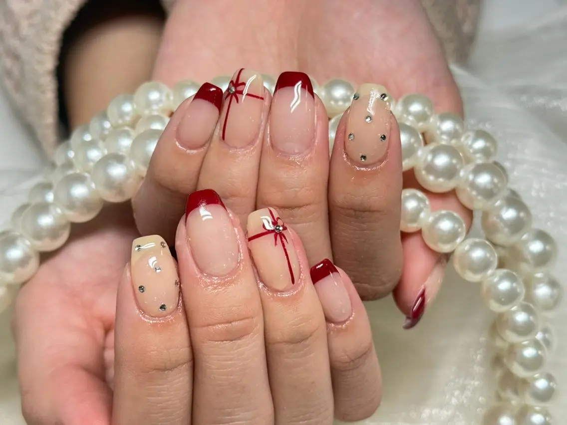 ネイル オーロラネイル 長さ出し フレンチネイル ガーリー キラキラネイル Lucky nail salonのネイルデザイン