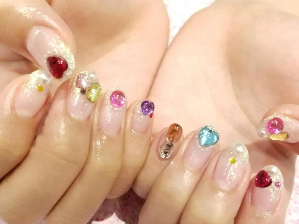 ネイル ストーンネイル 鈴木 ゆいのネイルデザイン