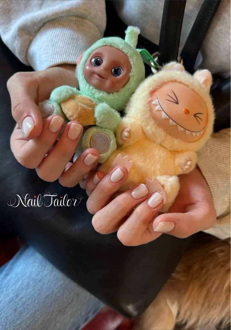 ネイル ショートネイル スクエアネイル ホワイト 冬ネイル ハンドネイル NailTailor ネイルテイラーのネイルデザイン