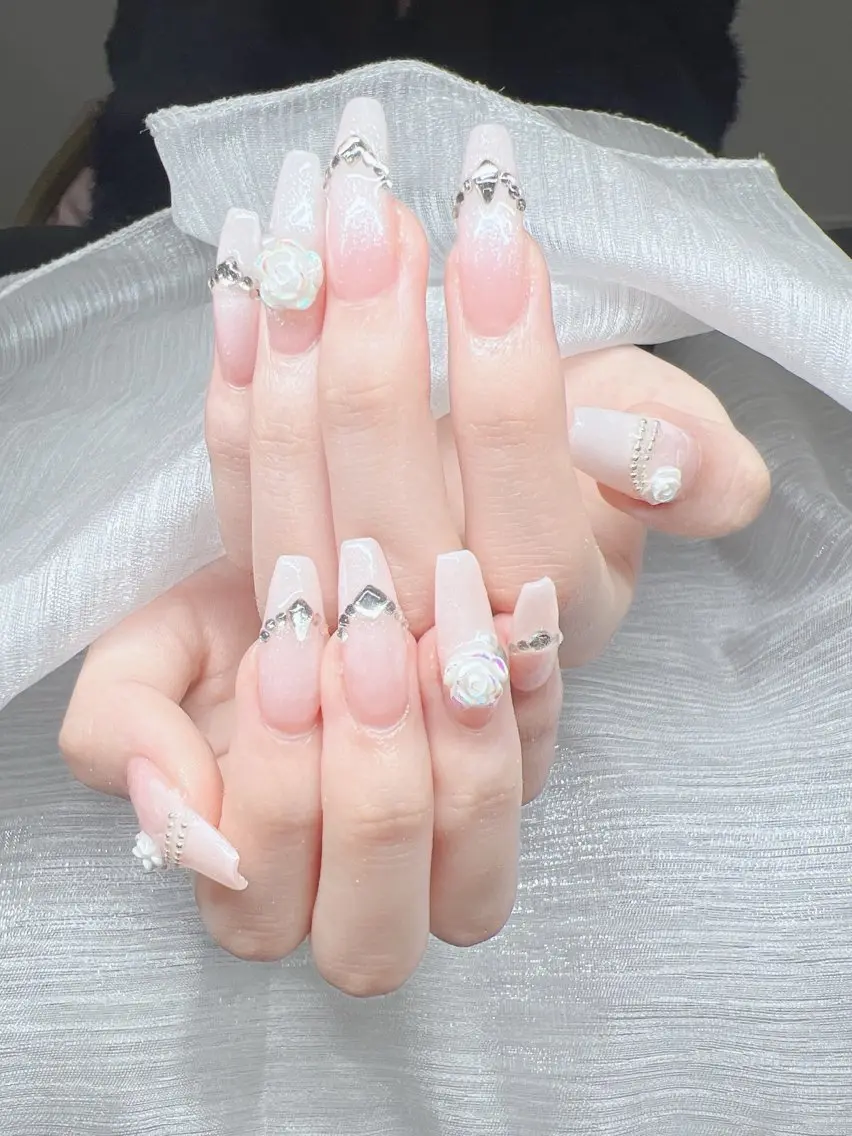 ネイル 長さ出し グラデーション 卒業式 キラキラネイル マグネットネイル Lee Nails チップ長さだし専門店のネイルデザイン