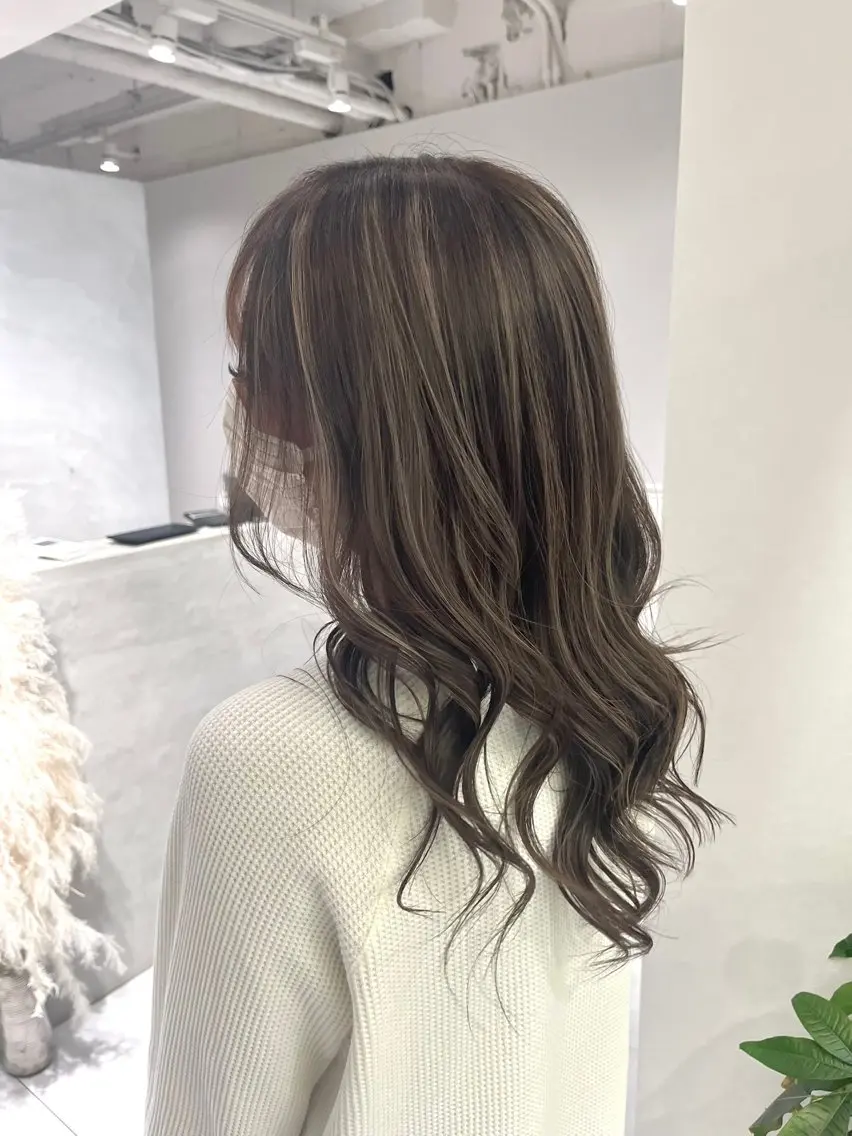 ロング カラー ハイライトカラー ハイライト カット ヘアカラー ケアブリーチ 若杉圭大のヘアスタイル