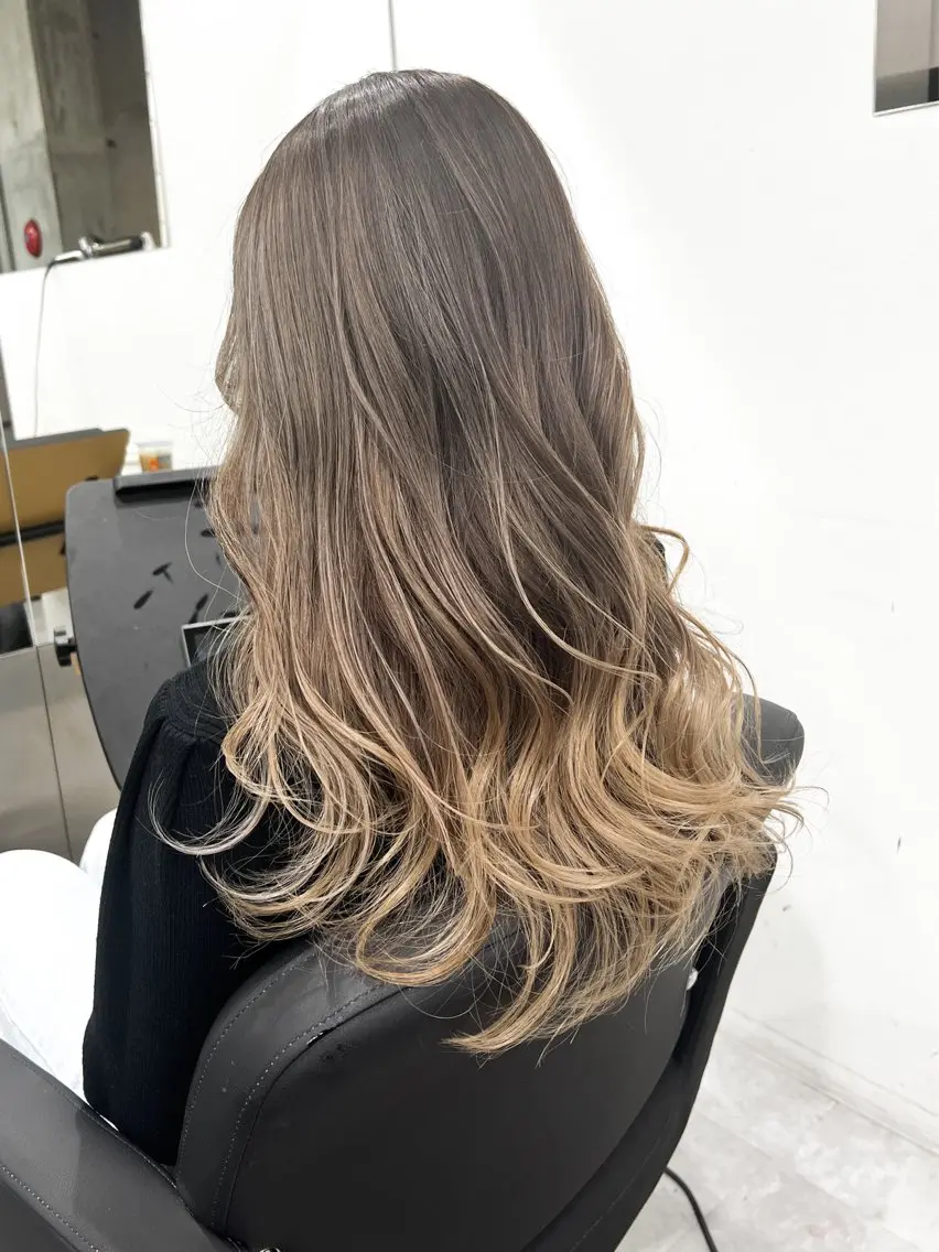 ロング カラー バレイヤージュ ブリーチ レイヤーカット welring hair salonのヘアスタイル