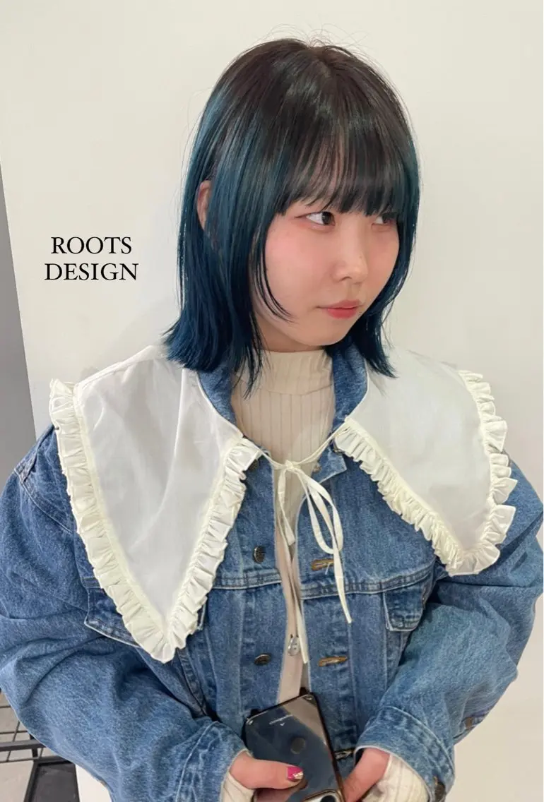 ミディアム カラー ブルーカラー ヘアカラー トリートメント MIU/ルーツカラー 顔まわりレイヤーのヘアスタイル
