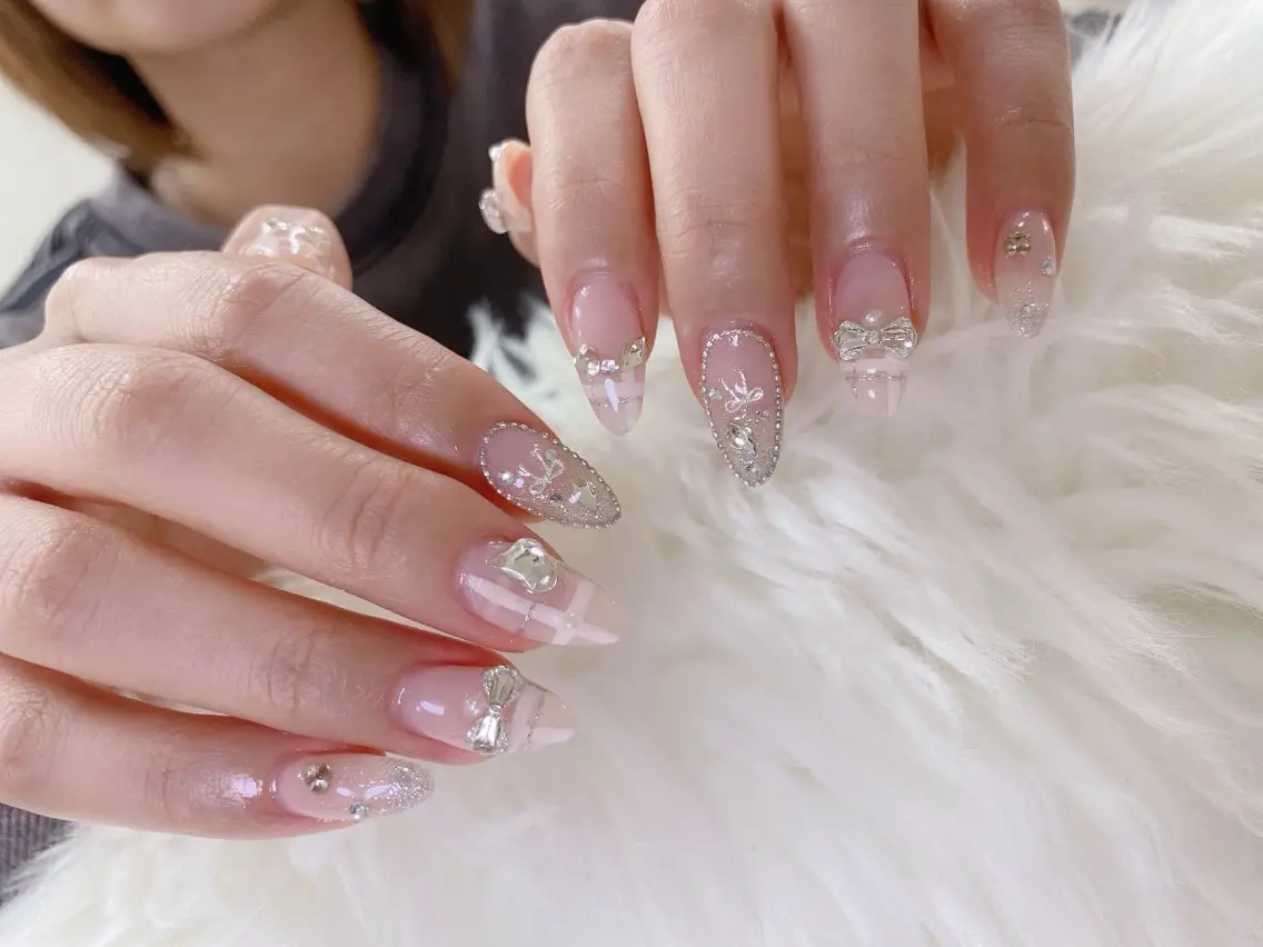 ネイル フレンチネイル グラデーション キラキラネイル 韓国ネイル マグネットネイル ハンドネイル ハンドケア Hara Nail 【持ち込みOK】のネイルデザイン
