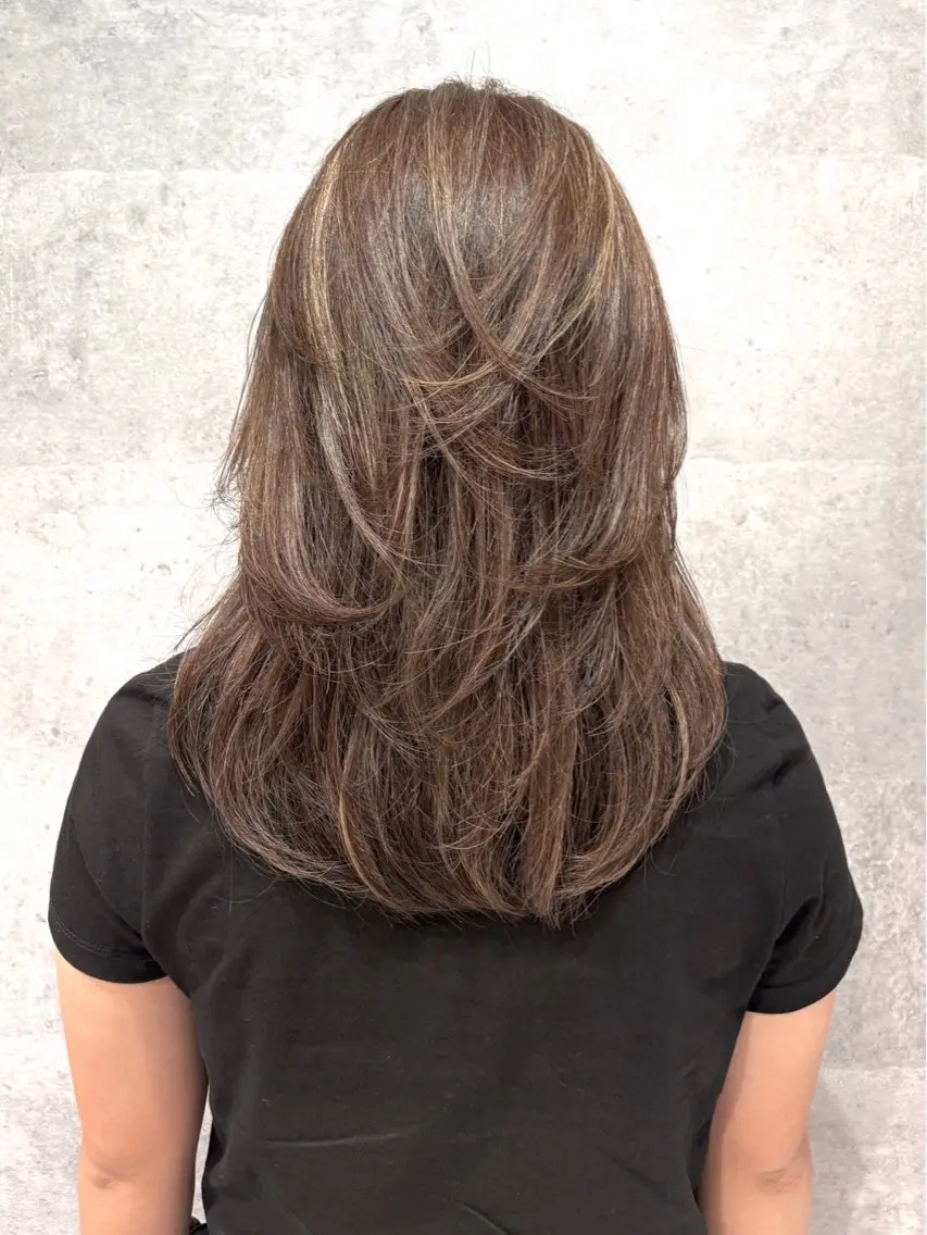 ミディアム カラー ハイライトカラー ハイライト ヘアカラー FOX 新菜のヘアスタイル