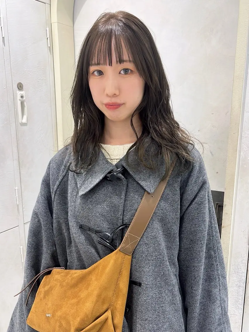 セミロング カラー ベージュカラー オリーブベージュ 吉原 由菜のヘアスタイル