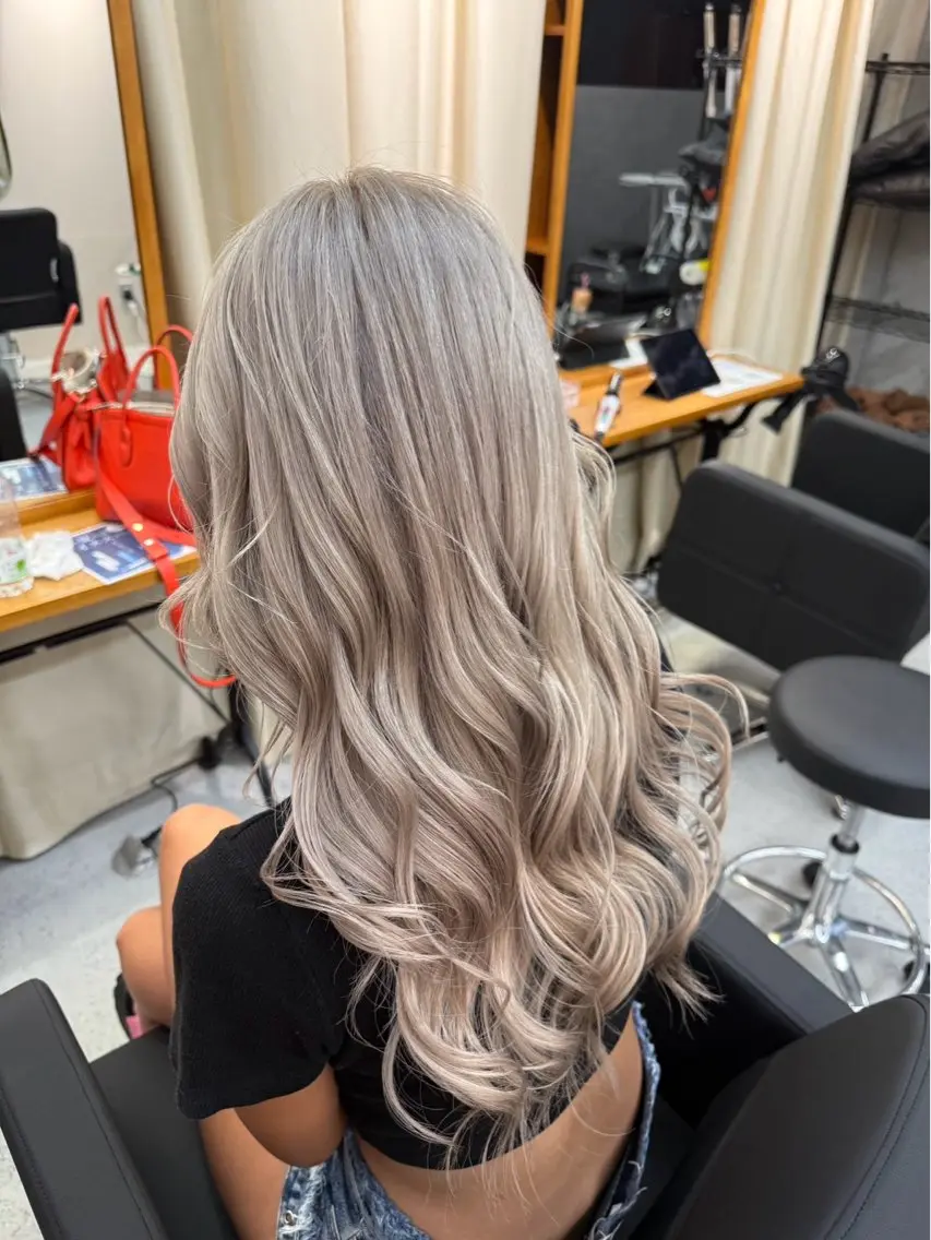ロング カラー MIU ciera.堀江のヘアスタイル