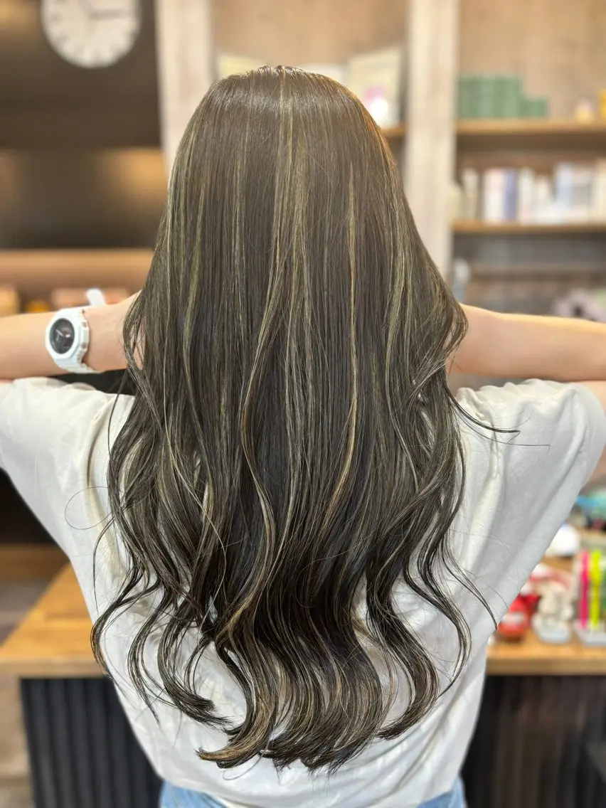 ロング ハイライト レイヤーカット カット ヘアカラー yoshihara yuukiのヘアスタイル