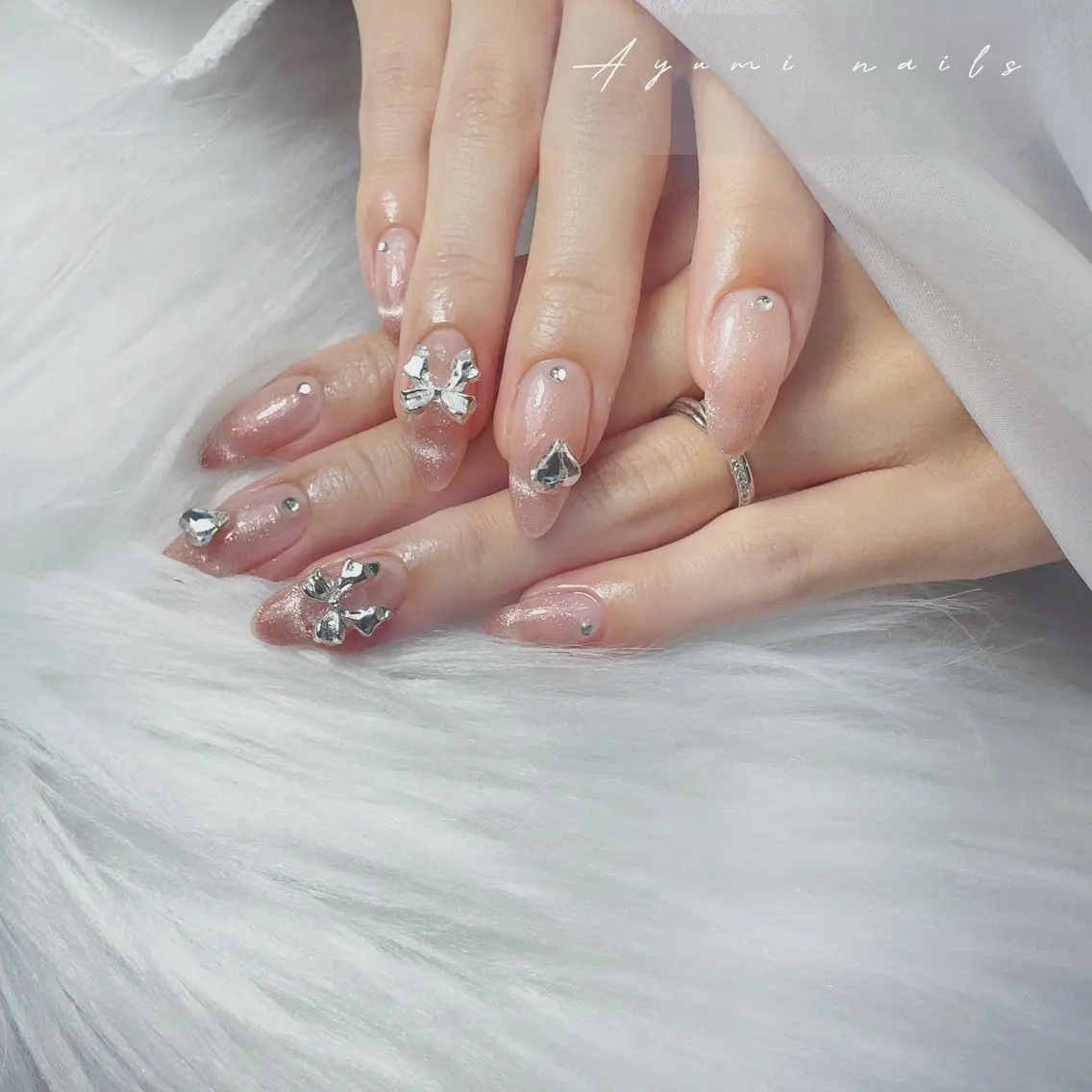 ネイル 持ち込み YUMI ニュアンスnailsのネイルデザイン