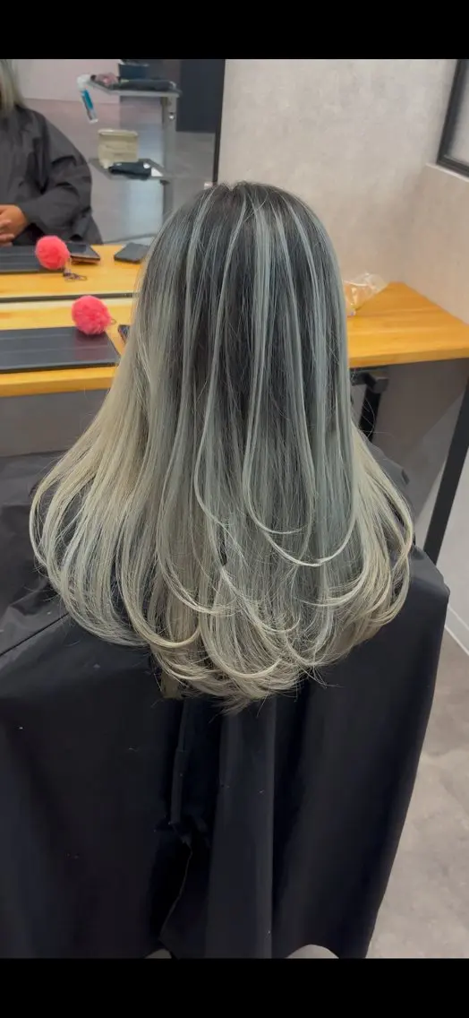 ロング カラー バレイヤージュ レイヤーカット 🌟心斎橋レイヤー 艶ハイトーン/ウルフのヘアスタイル