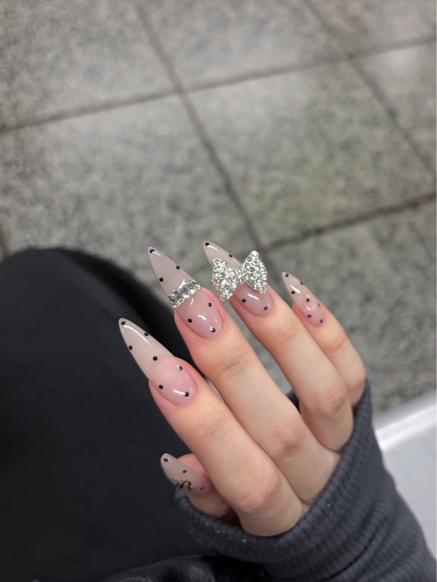 ネイル アートネイル フレンチネイル ジェルネイル キラキラネイル 韓国ネイル ハンドネイル ICE Nailsのネイルデザイン