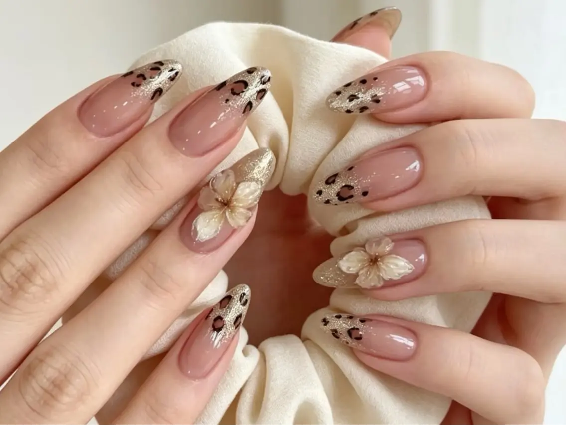 ネイル アニマル柄 べっ甲ネイル フラワーネイル ゴールド ラメ(グリッター) Sora Nailのネイルデザイン