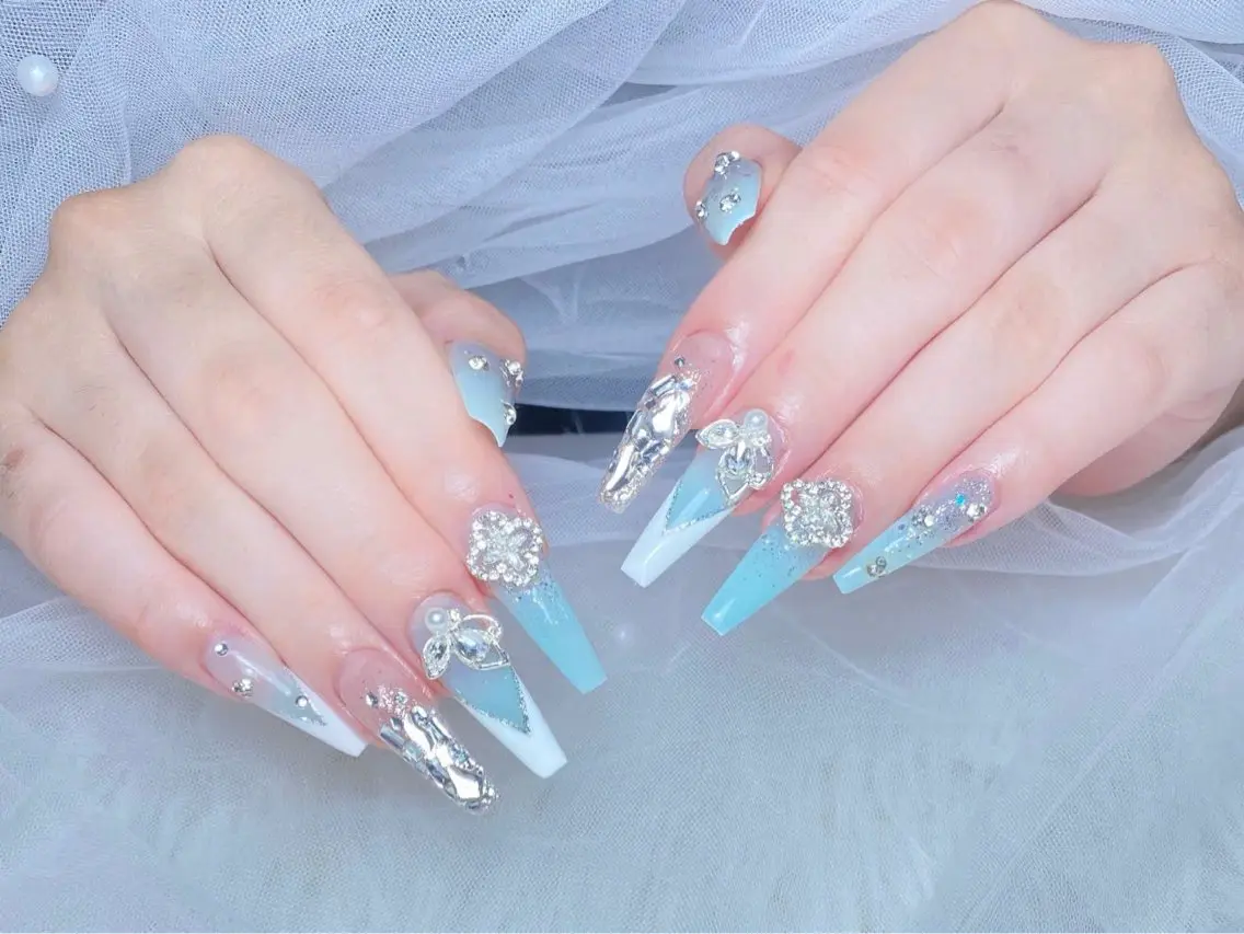 ネイル 長さ出し ジェルネイル 韓国ネイル マグネットネイル 持ち込み ハンドネイル SHE NAILのネイルデザイン