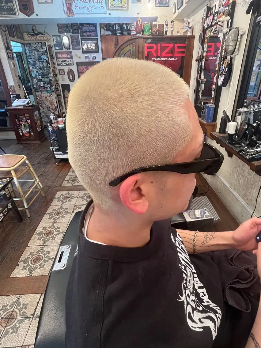 カラー ブリーチ ヘアカラー 加賀谷 英多のヘアスタイル