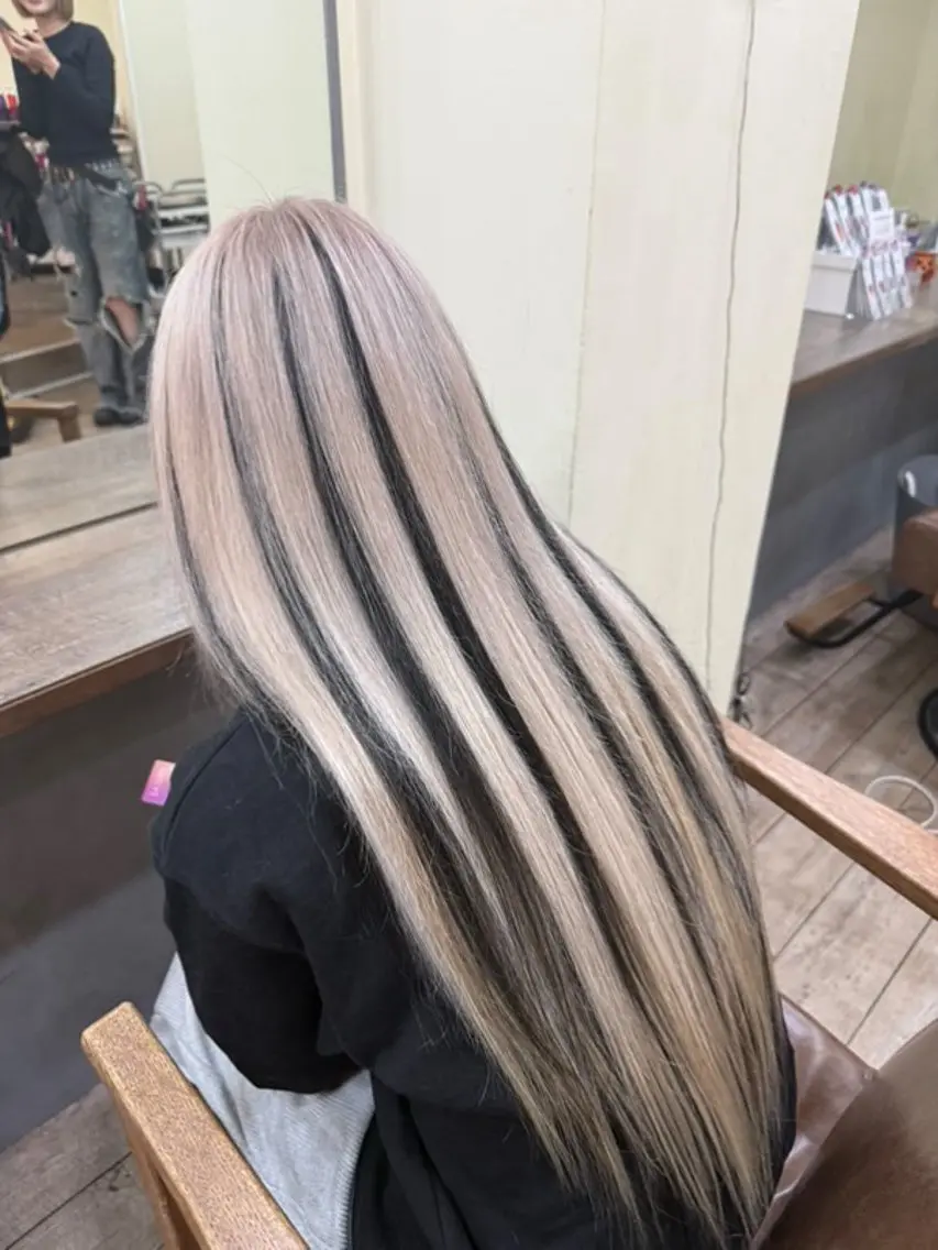ケアブリーチ込み✨カラーやり放題+編み込みエクステ100g❗️❗️37000円の写真