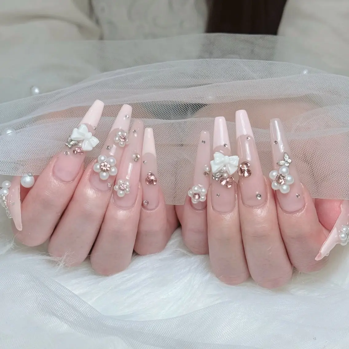 ネイル チークネイル ドット フットネイル フレンチネイル グラデーション ハンドネイル ハンドケア Nihonthy Nail 新宿のネイルデザイン