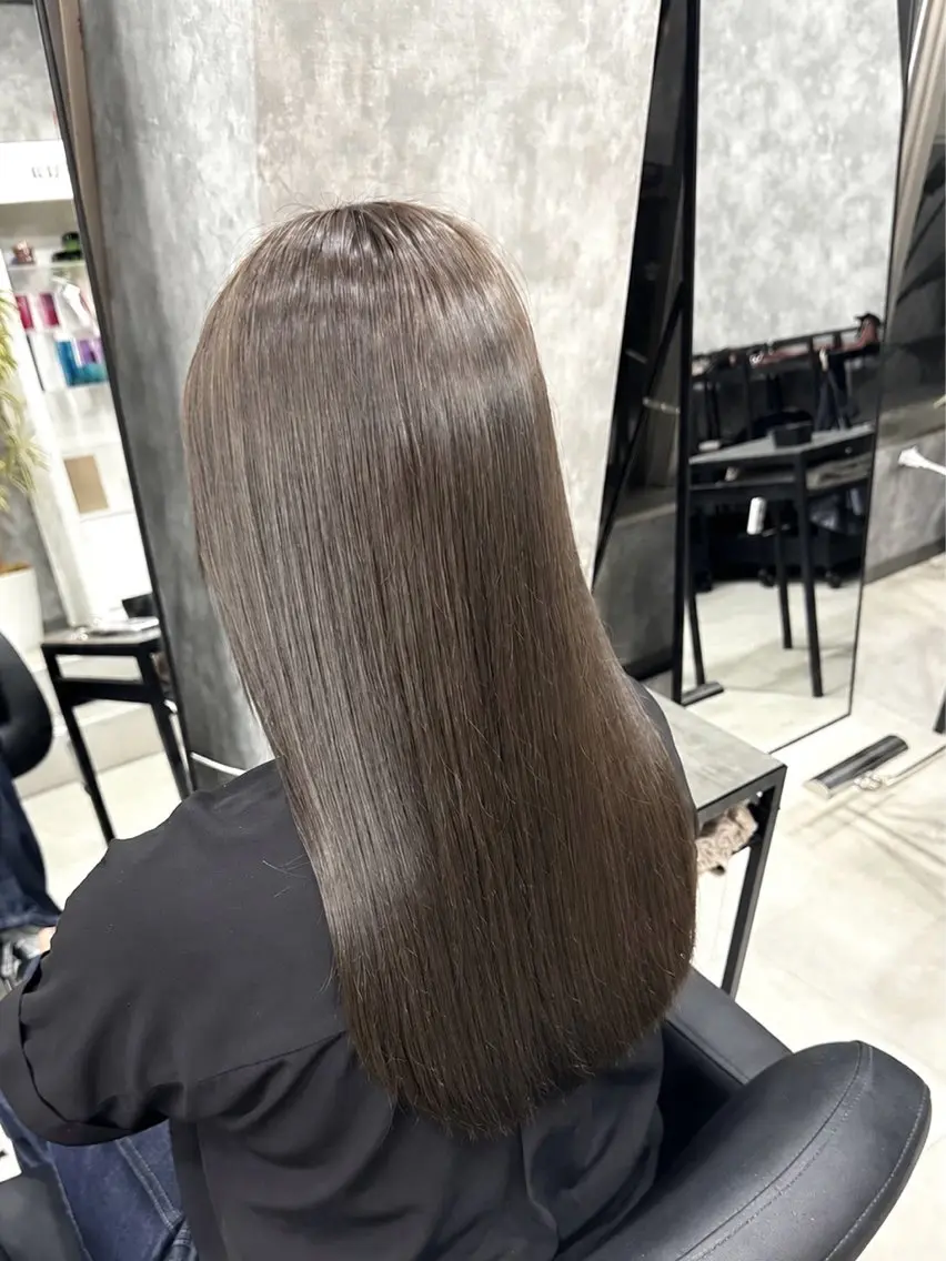 ロング ヘアカラー 隈﨑 璃音のヘアスタイル