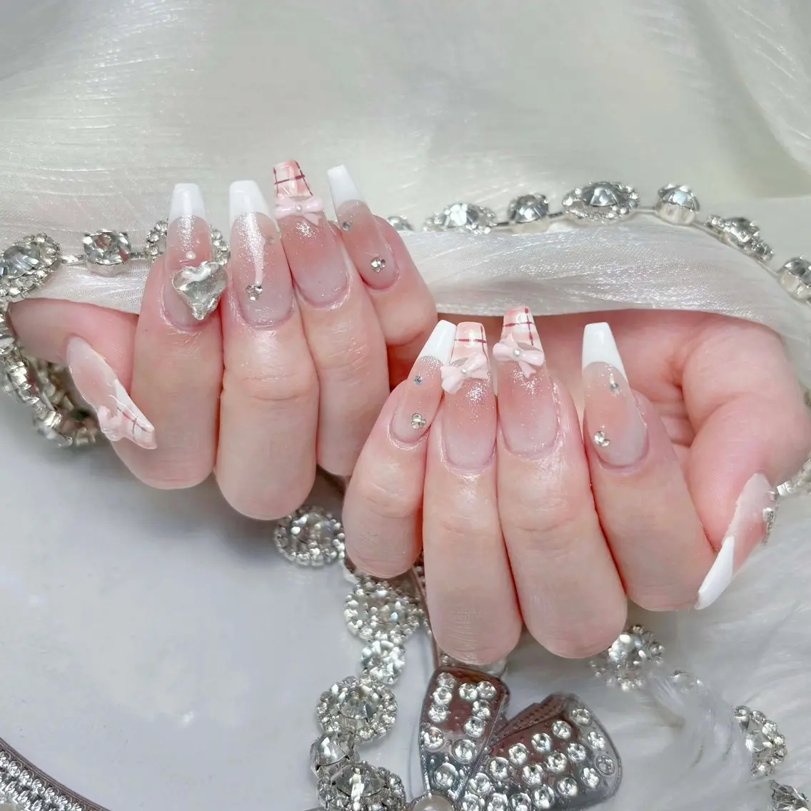 ネイル キラキラネイル 韓国ネイル マグネットネイル 持ち込み ネイルチップ ハンドネイル Chiee Bling.Nailのネイルデザイン