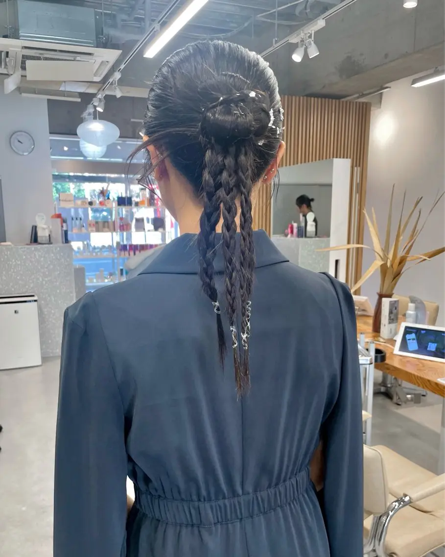 ロング ヘアアレンジ 成人式 結婚式・ブライダル 韓国風ヘア ヘアセット ダブルカラー,透け カラーHINARIのヘアスタイル