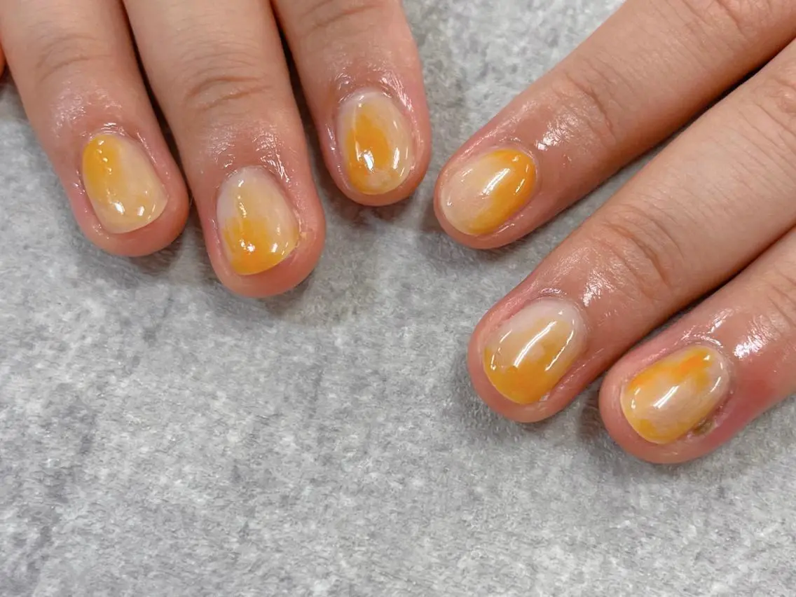 ネイル 大理石ネイル(マーブル) ニュアンスネイル オレンジ ハンドネイル foglia❁﻿. ⌇﻿imamuraのネイルデザイン