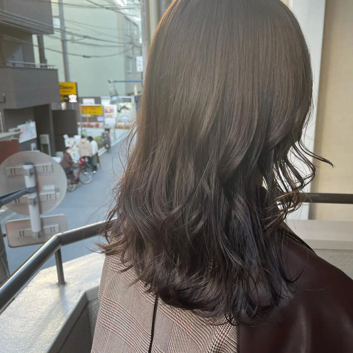 ミディアム カラー パーマ ヘアアレンジ メンズ キッズ ネイル マツエク・マツパ ヘアカラー トリートメント ヘアセット 切りっぱなしヘアボブ ミディアムヘアRYOのヘアスタイル