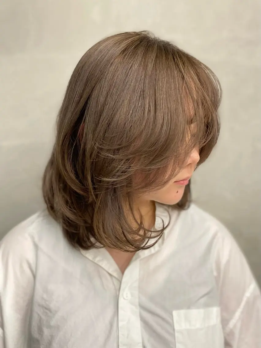 ミディアム カラー ヘアアレンジ ブリーチ 透明感カラー ダブルカラー ブリーチなしカラー カット ヘアカラー mina 🌷のヘアスタイル