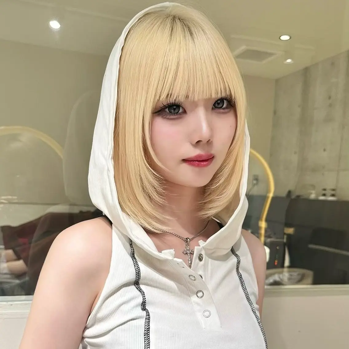ショート カラー ボブレイヤー 抜きっぱなしブロンド ブロンド ボブ レイヤーカット ヘアカラー ミルクティ/ ブラウンカラー/りおのヘアスタイル